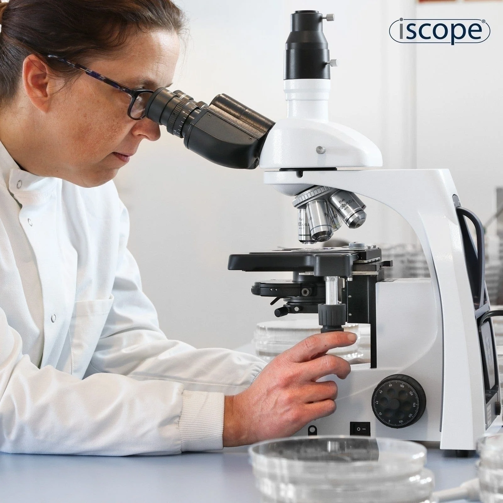 Euromex iScope Binocular Compound Microscope with Plan IOS Objectives - Image 3