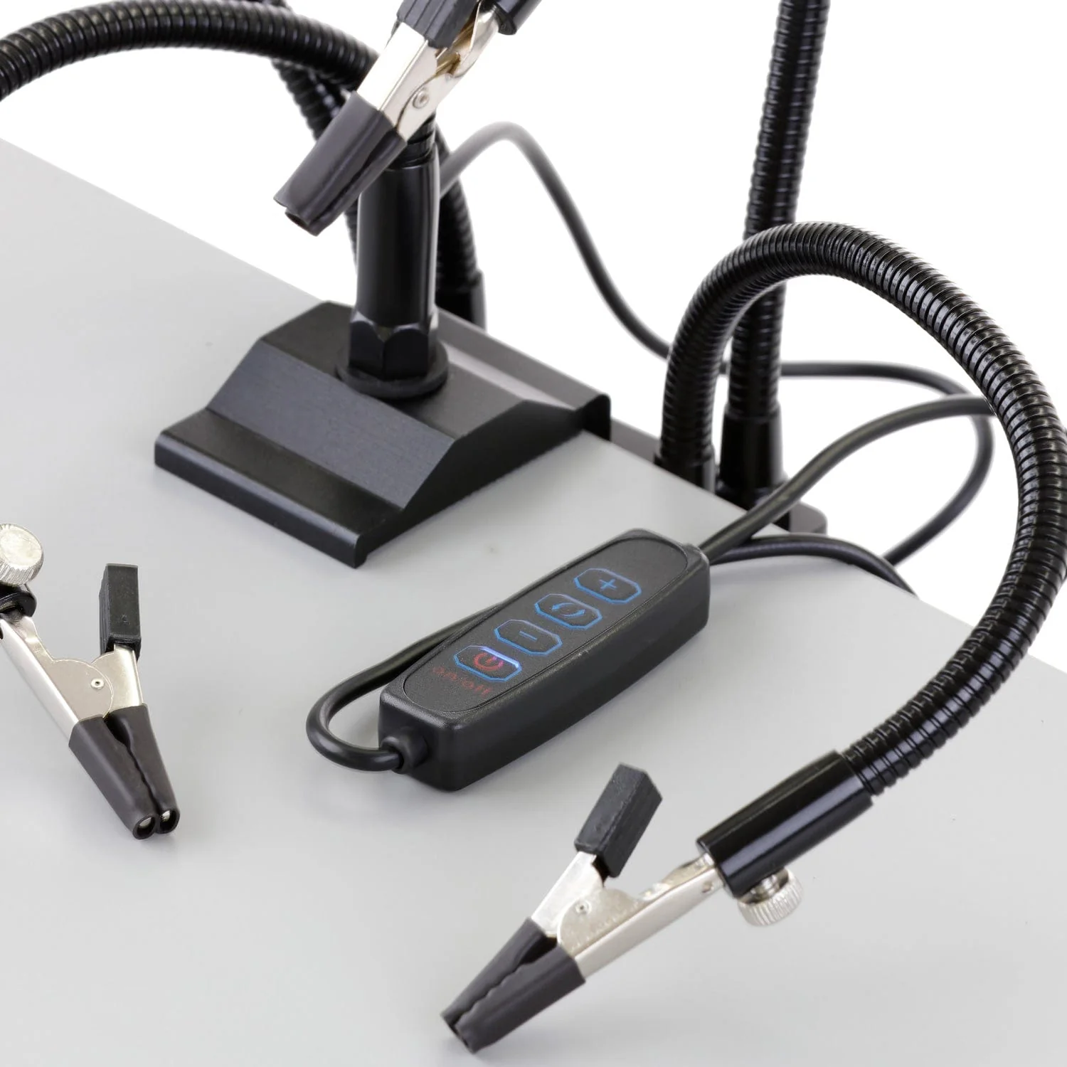 AmScope 5X Magnification Dual Gooseneck 42 LED Magnifying Lamp with Circuit Board Holders and Table Clamp - Image 5