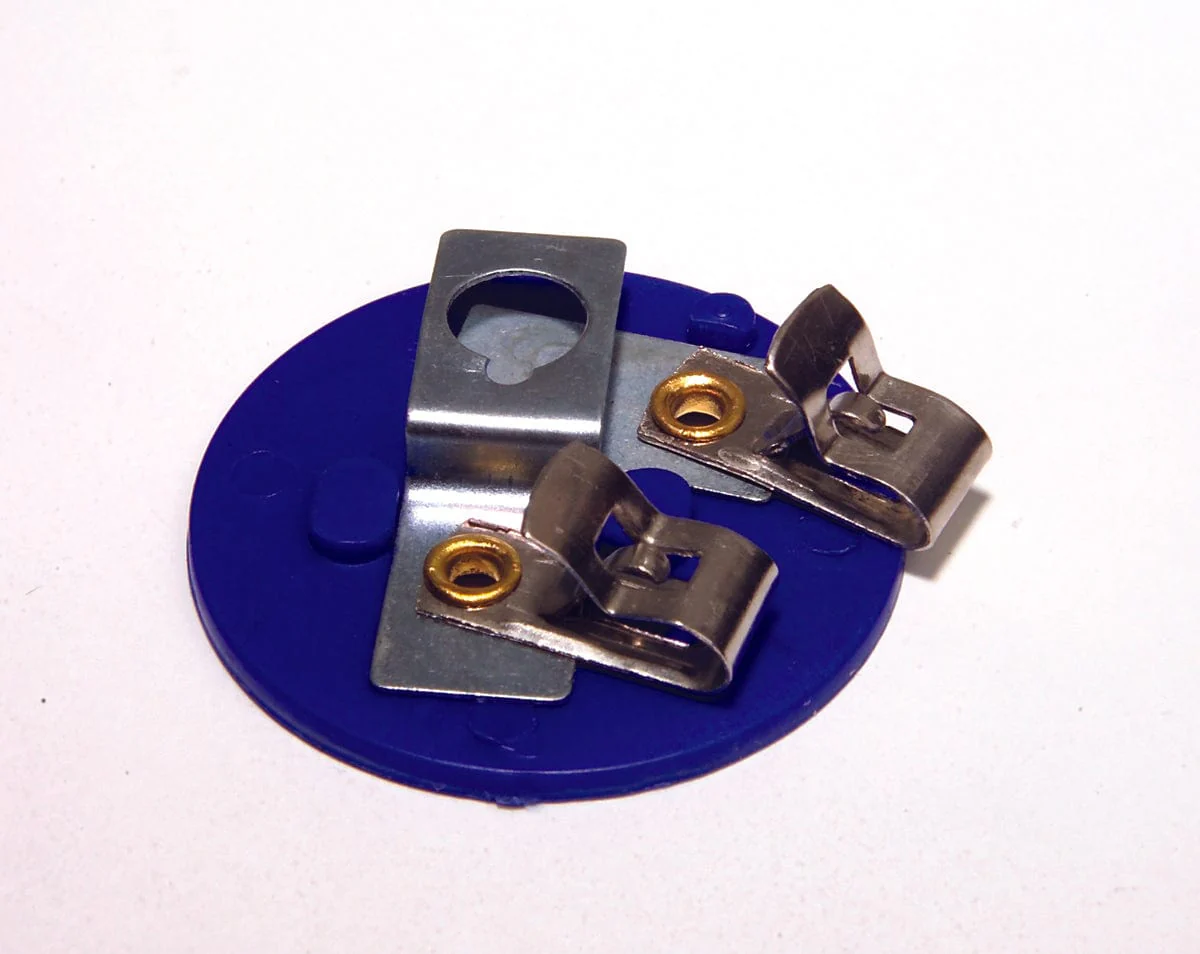 United Scientific™ MINIATURE LAMP HOLDER, SCREW TYPE - Image 3