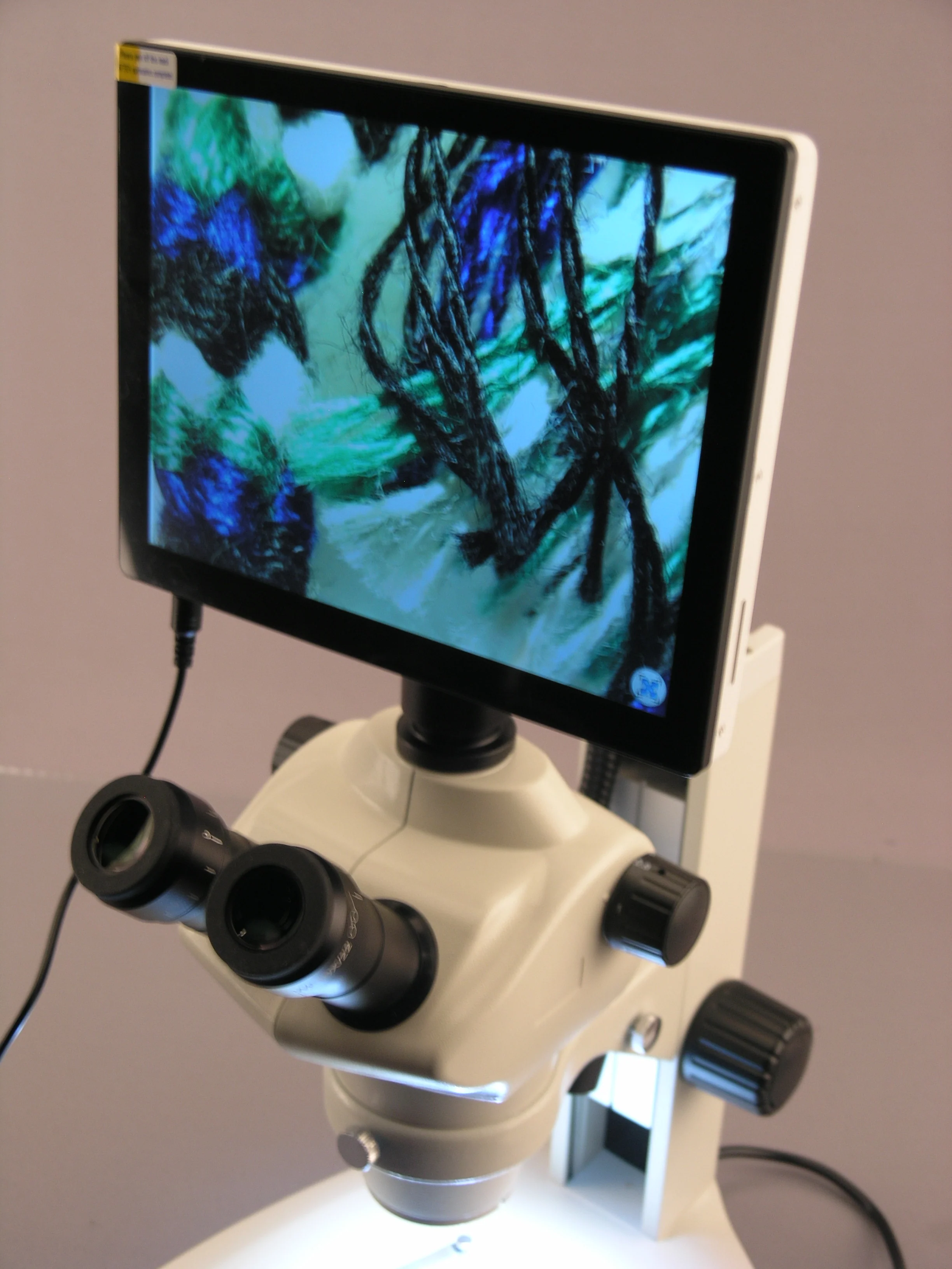 AmScope CP Series 9.7" Touchscreen 5.0MP Imaging System with Android OS, Wi-Fi and HDMI for Microscopes - Image 2