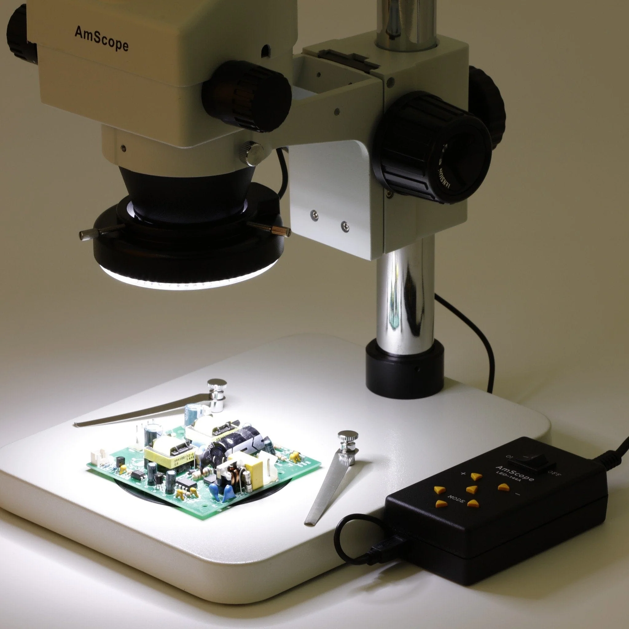 AmScope 144 LED Four-Zone Microscope Ring Light with Adapter - Image 7