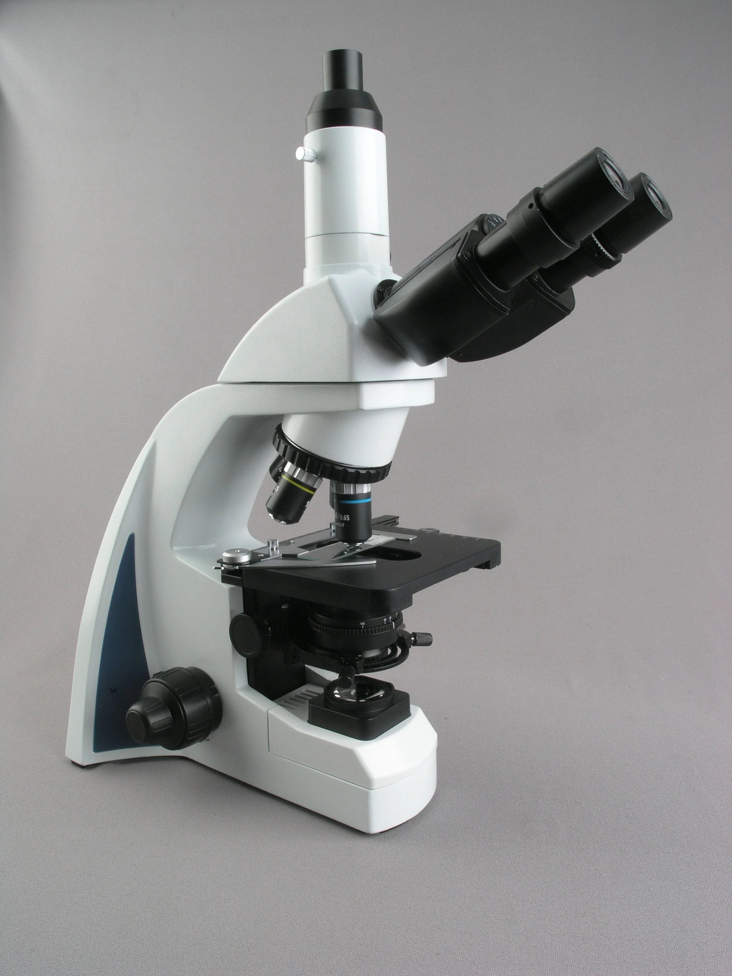 AmScope T670 Series Professional Infinity Trinocular Compound Microscope 40X-1000X Magnification with LED and HD Recording Camera - Image 4